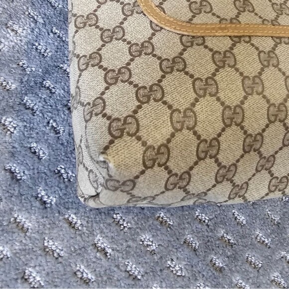 Gucci Beige Monogram Tote with Green and Red Straps - Picture 10 of 15